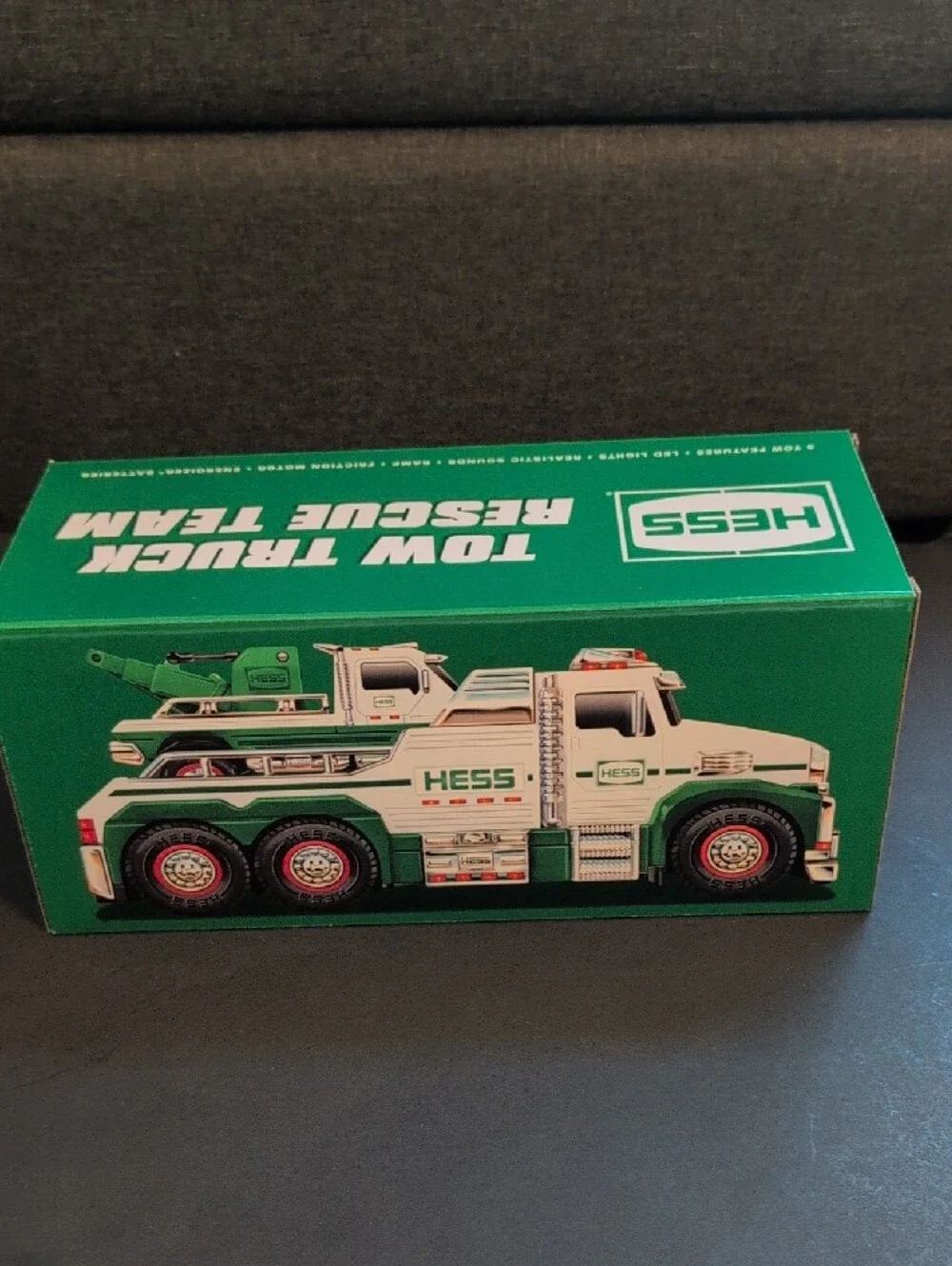 Hess Truck Holiday Collectable 2019 Tow Truck Rescue Team